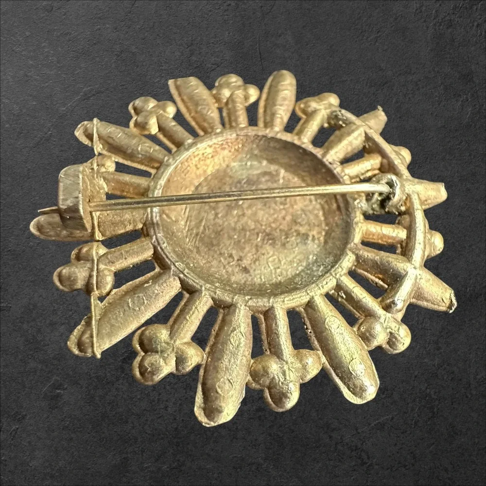 Vintage Gold Tone Sunburst Cameo Classical‎ Profile Brooch Pin